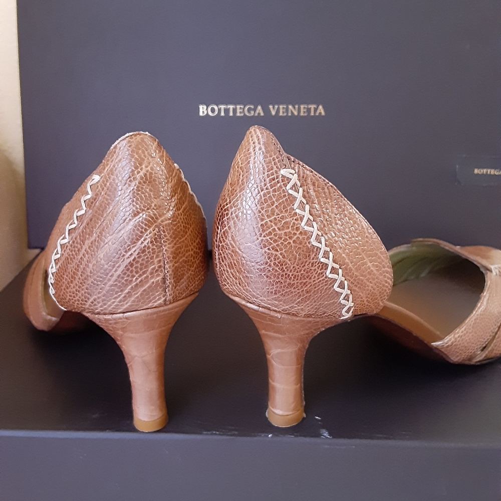 ‼️Bottega Veneta Croc Leather Shoe - Picture 3 of 6